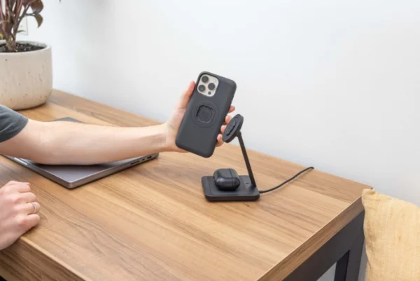 Quad Lock MAG Wireless Dual Charger for Office